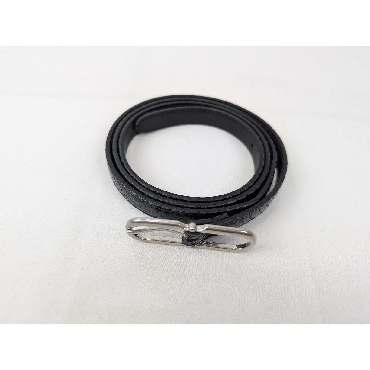 Saint Laurent Paris o1rshd1 Size: 100 / Embossed Leather Buckle Belt in Black Size 40 - 4 Thumbnail