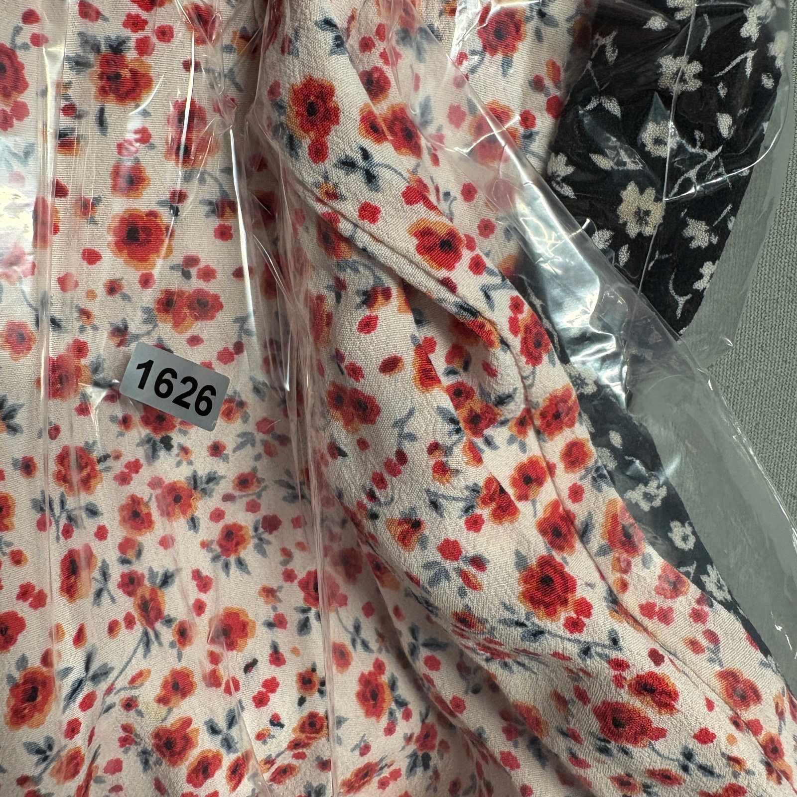 Brandy Melville Brandy Melville Floral Mini Skirt Red White Viscose One Size Size 25" / US 0 / IT 36 - 8 Thumbnail