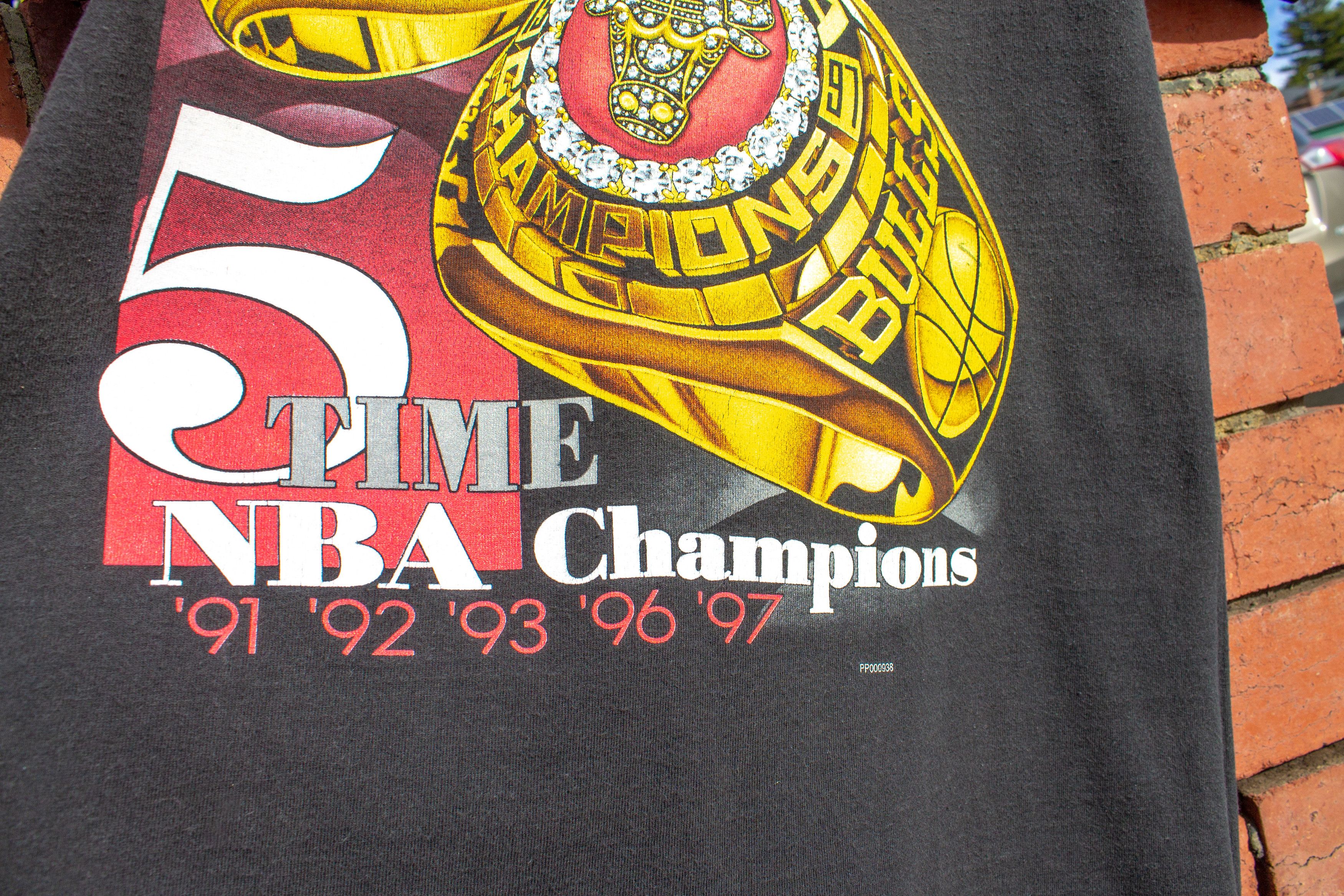 Pro Player RARE 1997 Chicago Bulls, 5 Time NBA Champions T-Shirt Size US M / EU 48-50 / 2 - 5 Thumbnail