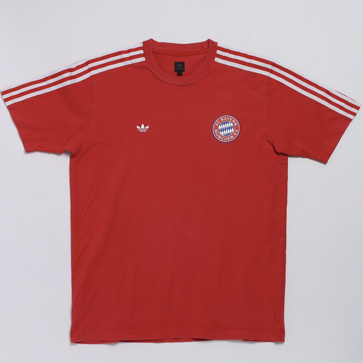 Adidas Vintage Adidas Bayern Munich Red Tee Size US M / EU 48-50 / 2 - 1 Thumbnail