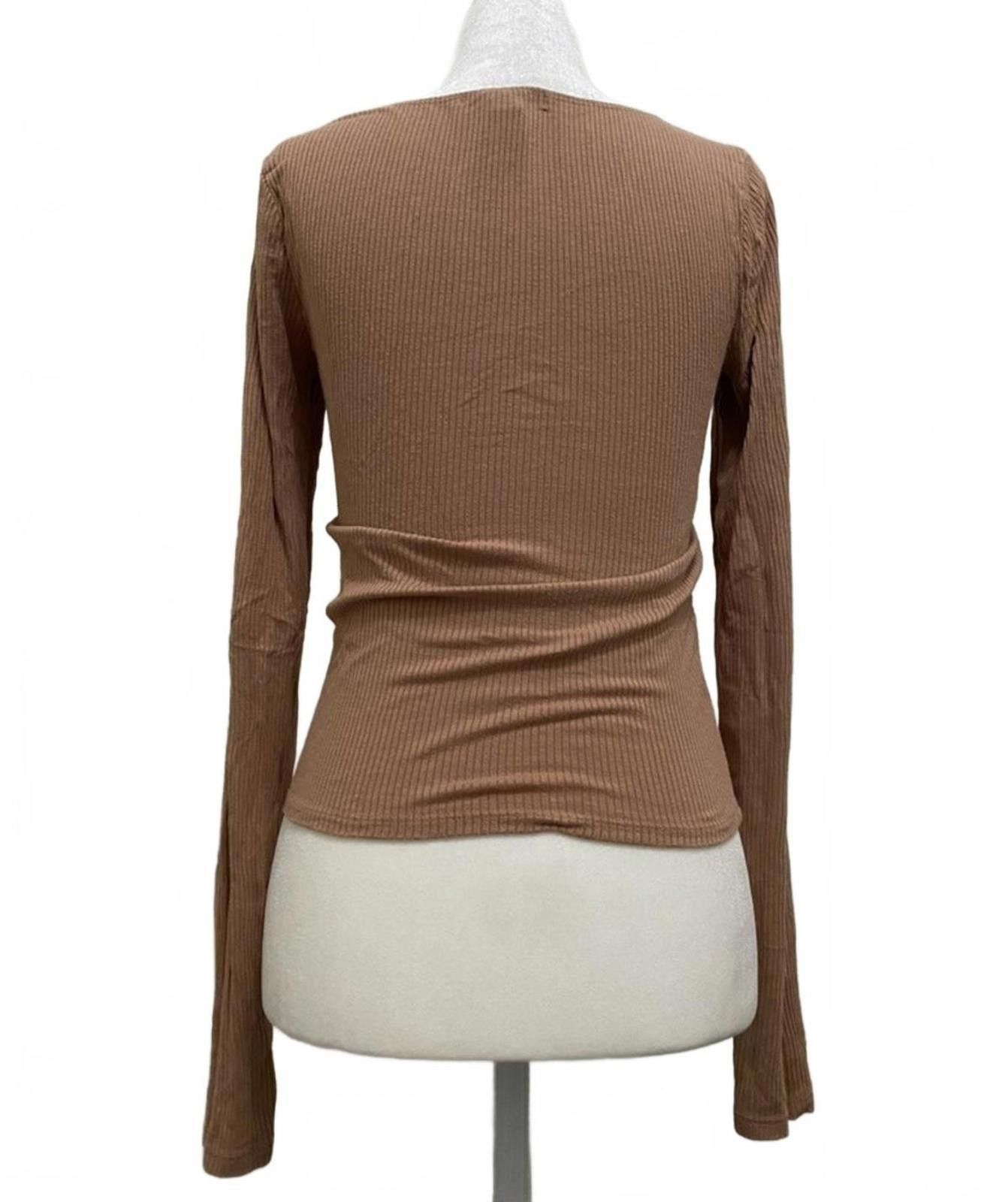 Forever 21 FOREVER 21 Layering Long Sleeve in Beige (MEDIUM) Size M / US 6-8 / IT 42-44 - 5 Thumbnail