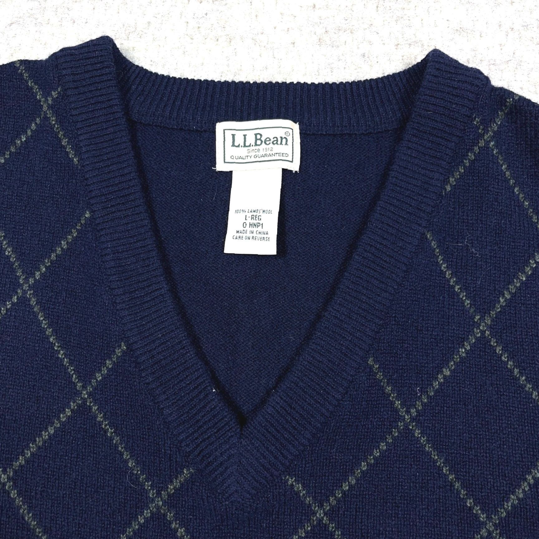 Vintage LL Bean Sweater Vest Men Large Navy Blue Wool V Neck Diamond Size US L / EU 52-54 / 3 - 3 Thumbnail