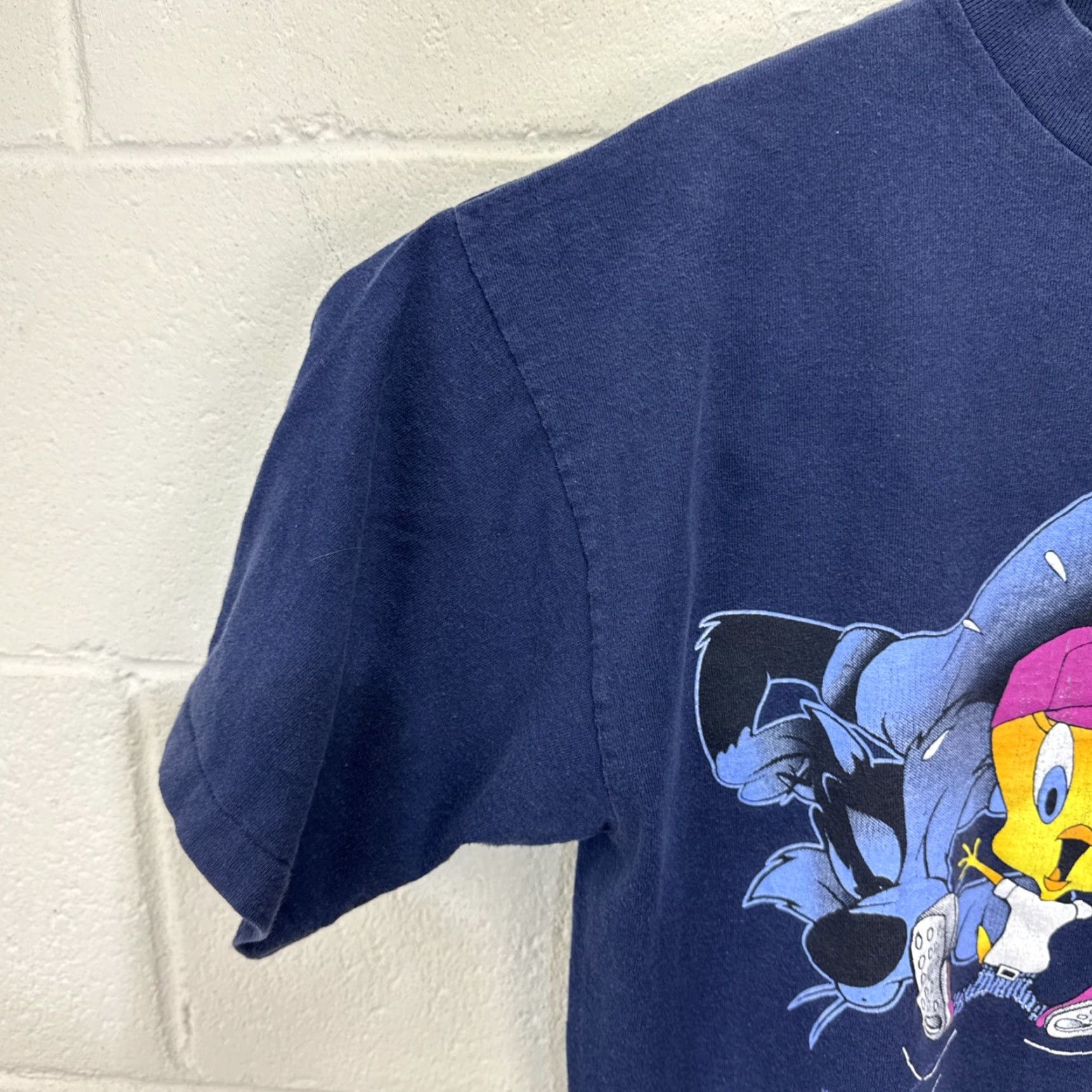 Vintage VINTAGE Looney Tunes Sylvester Tweety Baseball Cartoon T-Shirt Men Large Blue 90s Cartoon Bird Animals Size US L / EU 52-54 / 3 - 6 Thumbnail