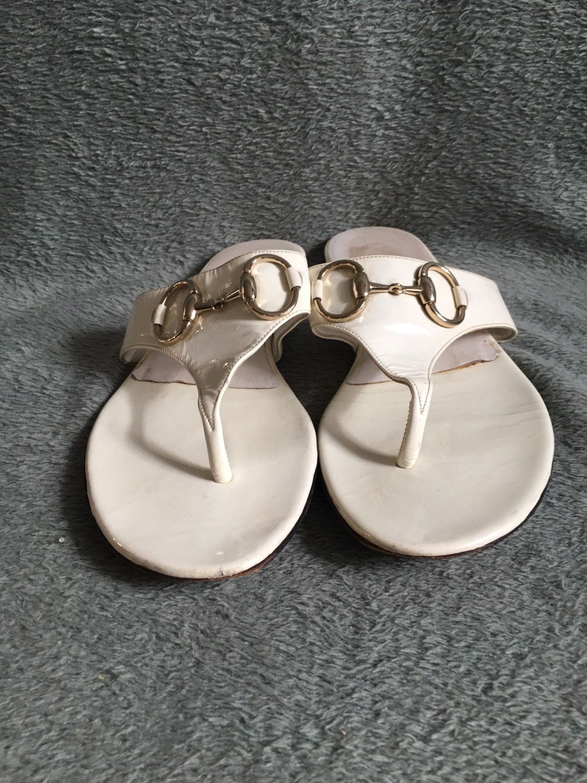 Gucci GUCCI Ivory Patent Leather Horsebit Flip Flop Sandals EU38 Size US 8 / IT 38 - 2 Thumbnail