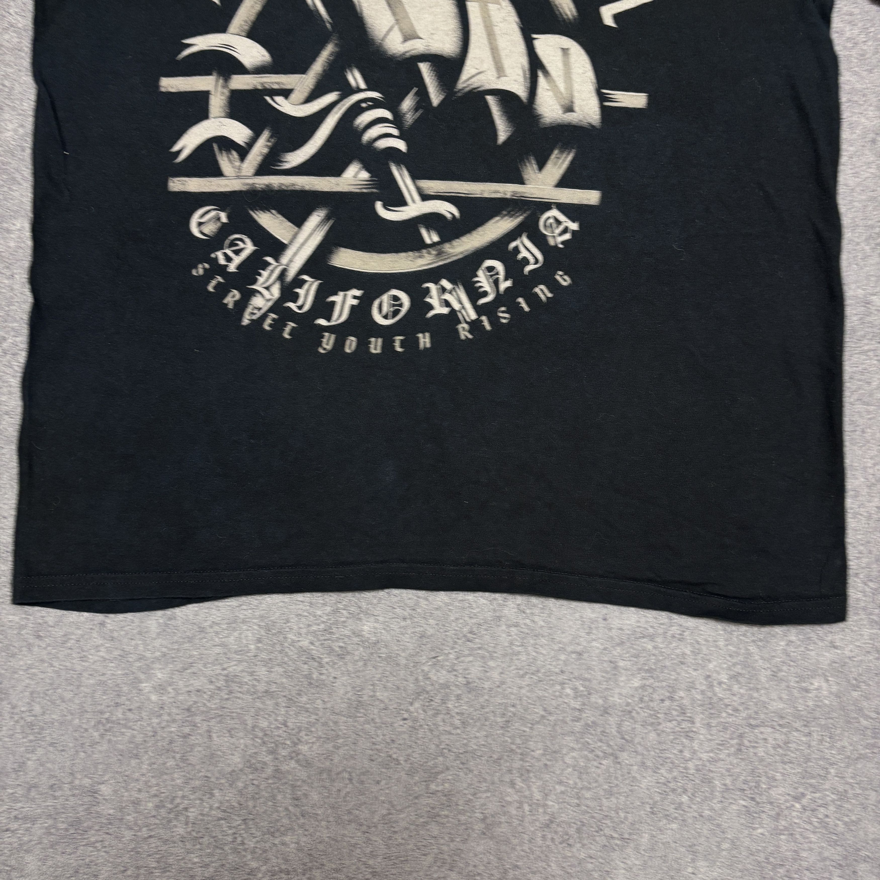 Band Tees × Vintage Pierce The Veil Shirt Vintage Band Tees My Chemical Romance Size US L / EU 52-54 / 3 - 8 Thumbnail