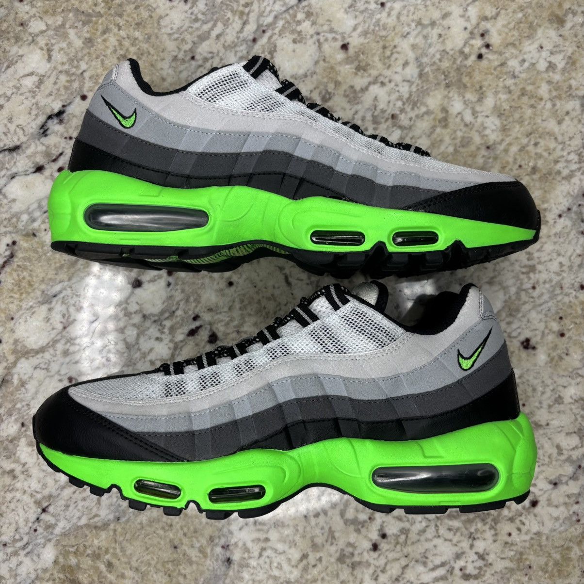 Nike Size 10.5 - Nike Air Max 95 Volt Black 2014 Clean With Box Size US 10.5 / EU 43-44 - 2 Thumbnail