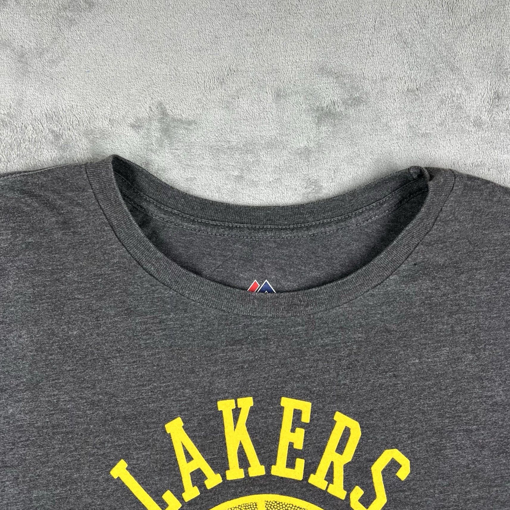 NBA Majestic NBA Basketball Los Angeles Lakers Men’s 2XL T-Shirt Dark Heather Gray Size US XXL / EU 58 / 5 - 7 Thumbnail
