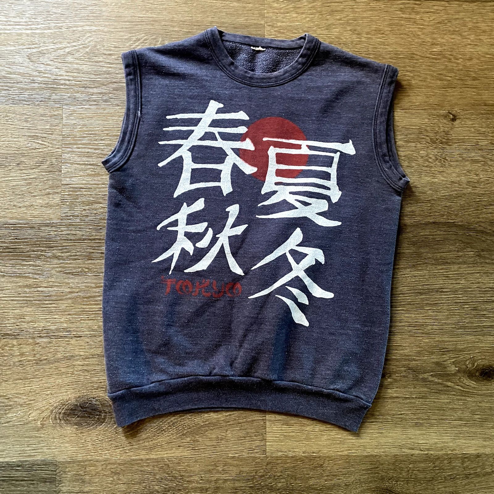 Vintage Vintage 1960s Souvenir Tokyo Graphic Sweater Tank Size M / US 6-8 / IT 42-44 - 1 Thumbnail