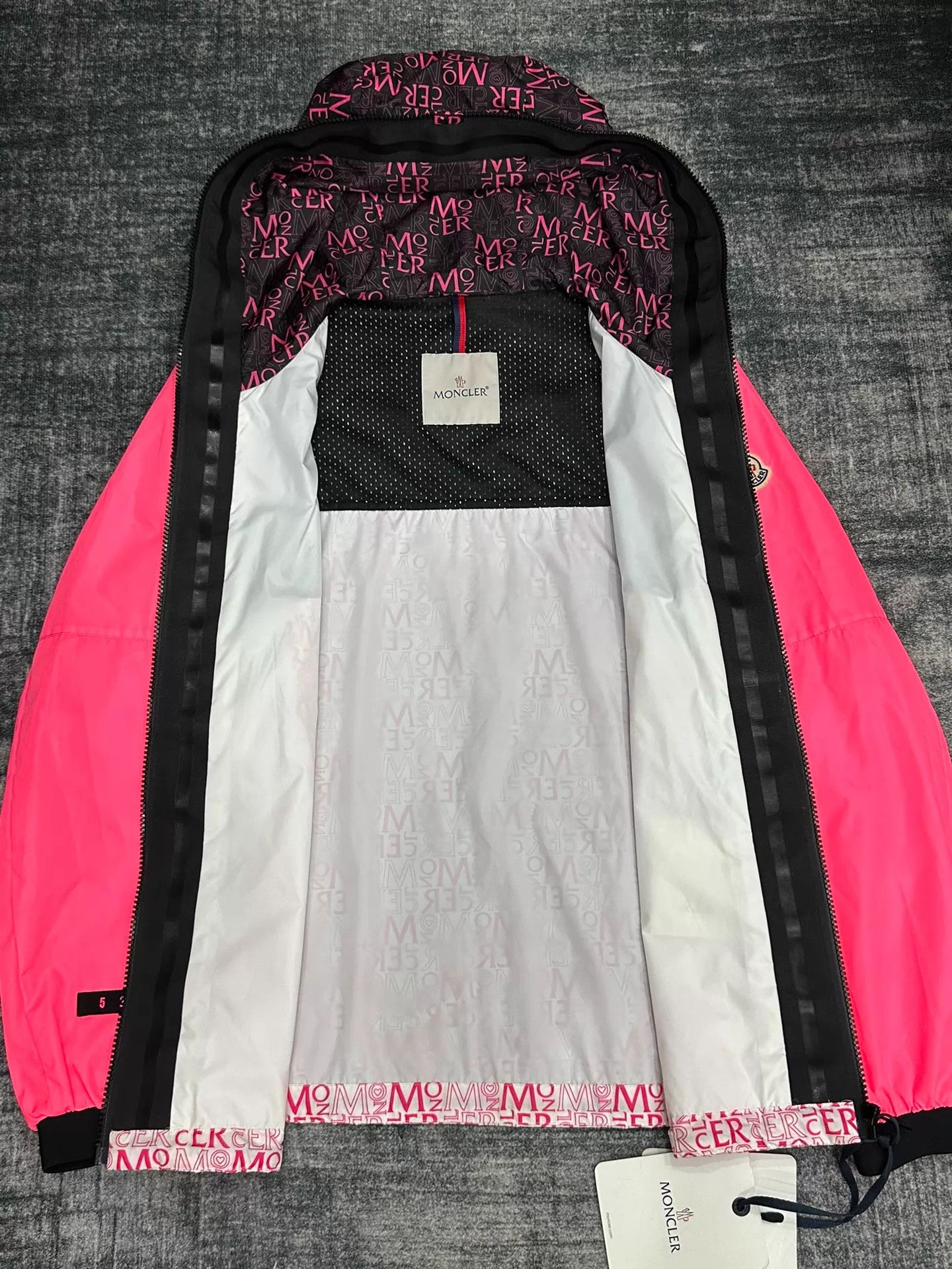 Moncler Moncler V-Day Limited Full Print Hooded Jacket M Size M / US 6-8 / IT 42-44 - 6 Thumbnail