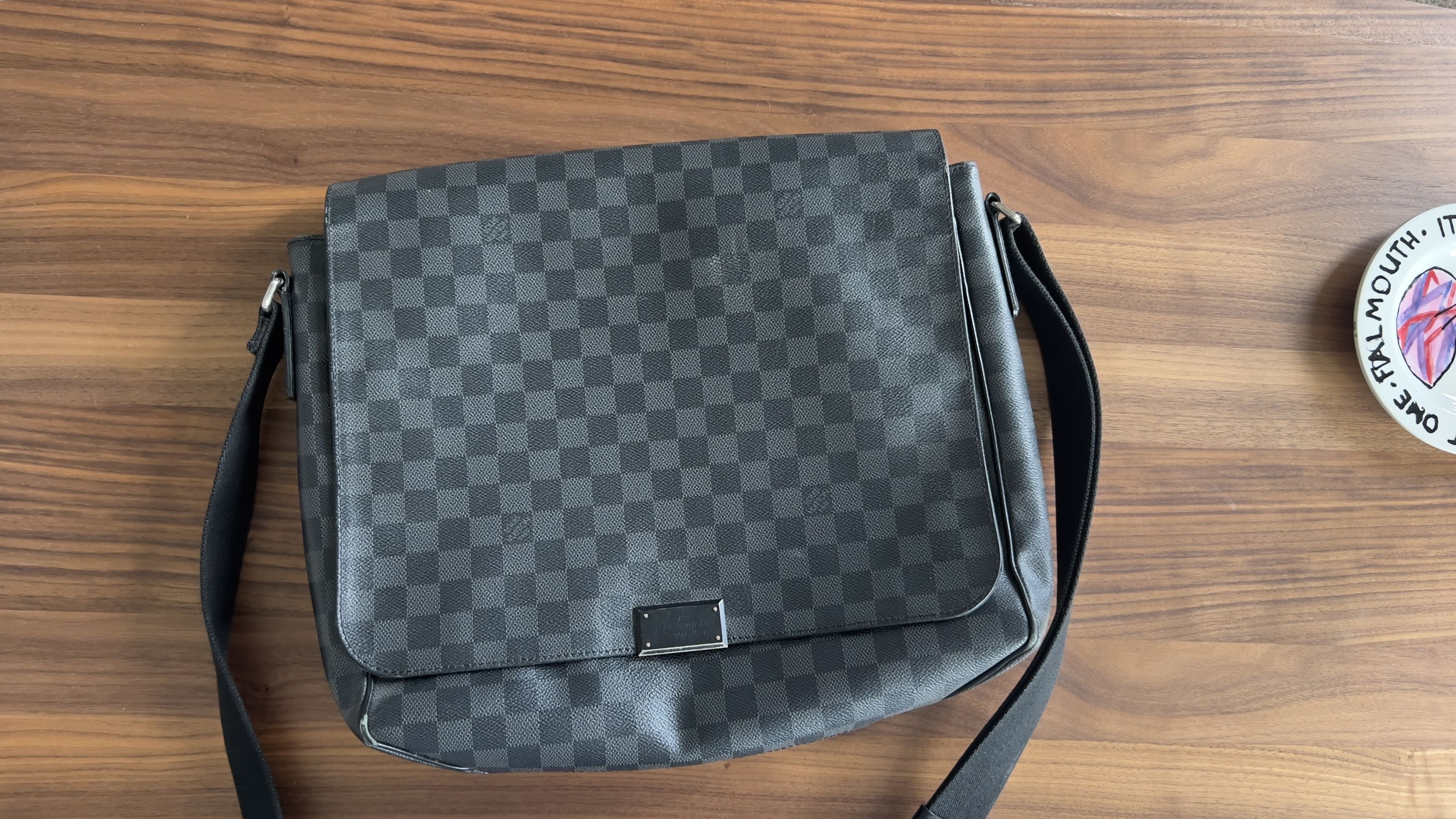 Louis Vuitton Louis Vuitton Damier Graphite District GM Messenger Bag Size ONE SIZE - 1 Thumbnail