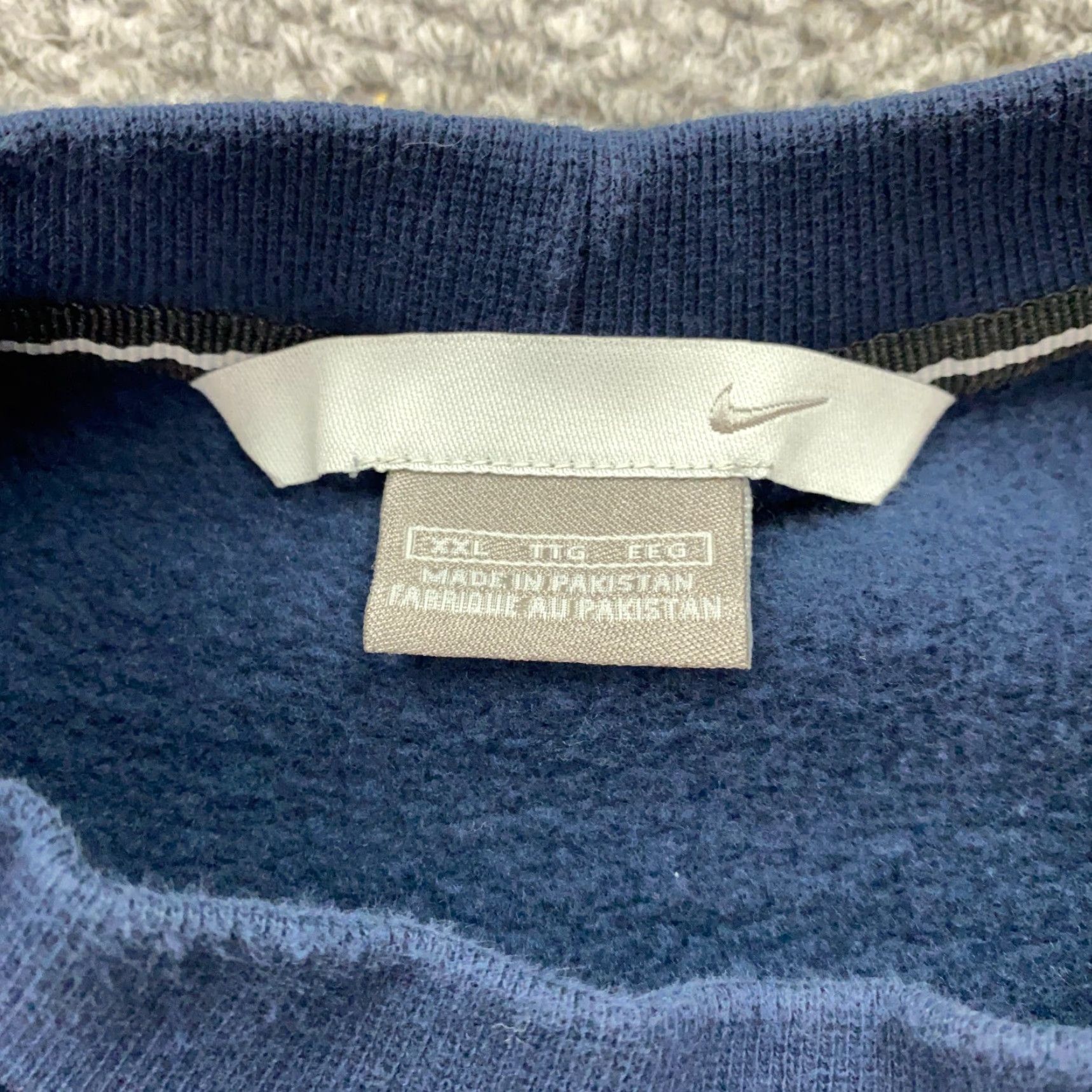 Nike VINTAGE Nike Sweatshirt Mens 2XL Blue Embroidered Center Swoosh Y2K Crew Neck Pullover Hooded Pockets Shirt Sweatshirt Size US XXL / EU 58 / 5 - 4 Thumbnail