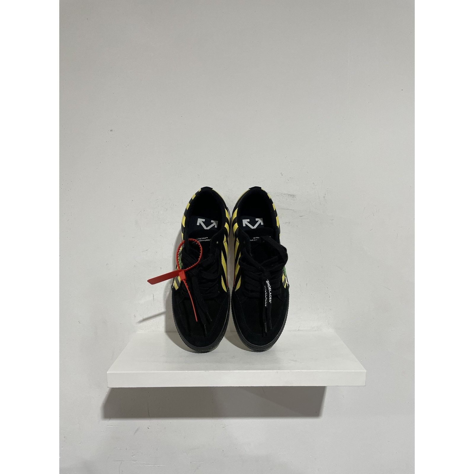 Off-White OFF WHITE BLACK VULC LOW SIZE 42 (9 US) PREOWNED Size US 9 / EU 42 - 4 Thumbnail