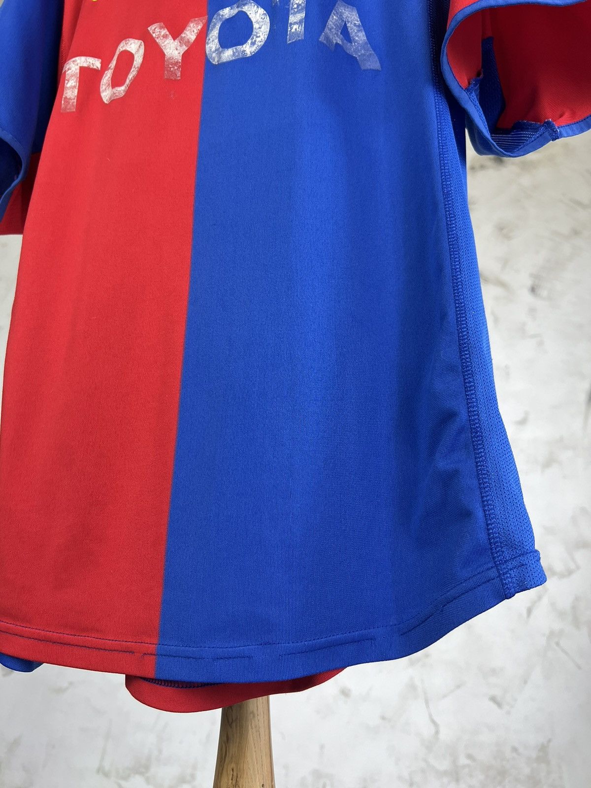 Vintage Vintage Basel Toyota 2002 Jersey Shirt Size L - XL Size US L / EU 52-54 / 3 - 4 Thumbnail