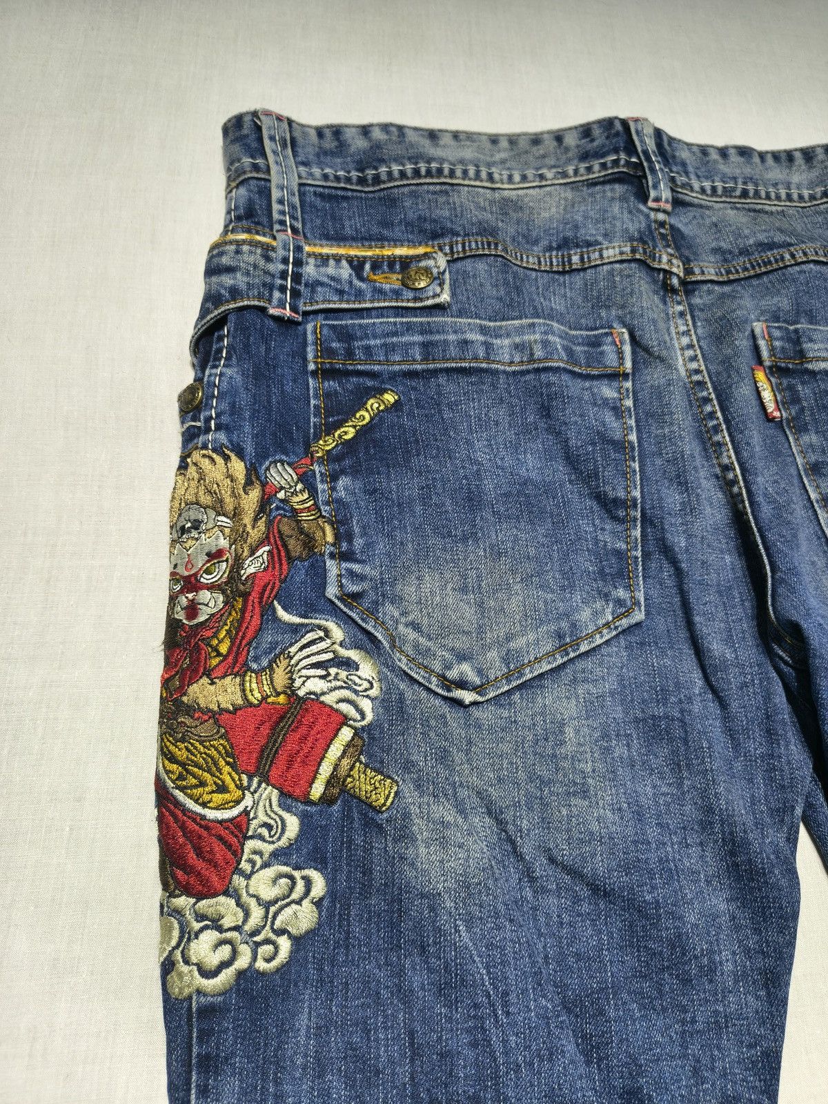 Japanese Brand INSANE KARAKURI STYLE EMBROIDERY JIZO JAPANESE JEANS (022) Size 36" / US 14 / IT 50 - 4 Thumbnail