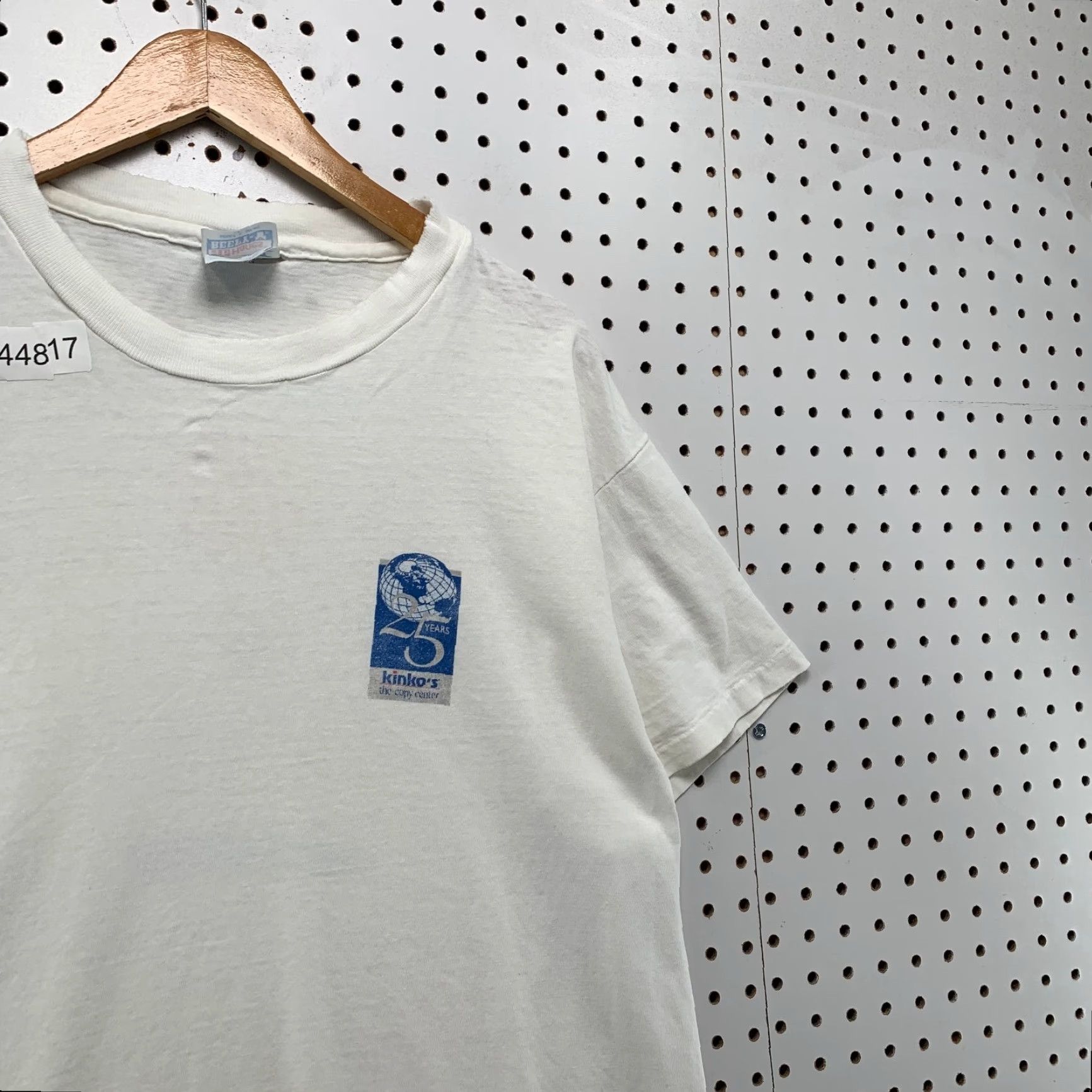 Hanes VINTAGE Kinkos Smiley Face Shirt Mens L White Hanes T-Shirt 90s Cyber Punk Hippie Hi Tech Funny USA Women/Men Size US L / EU 52-54 / 3 - 4 Thumbnail