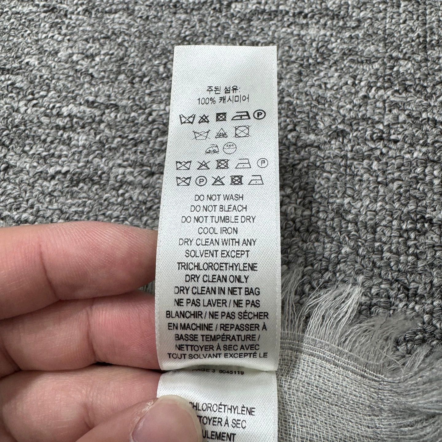 Burberry Burberry Metal Montage Cashmere Scarf 98NWT Stain Size ONE SIZE - 7 Thumbnail