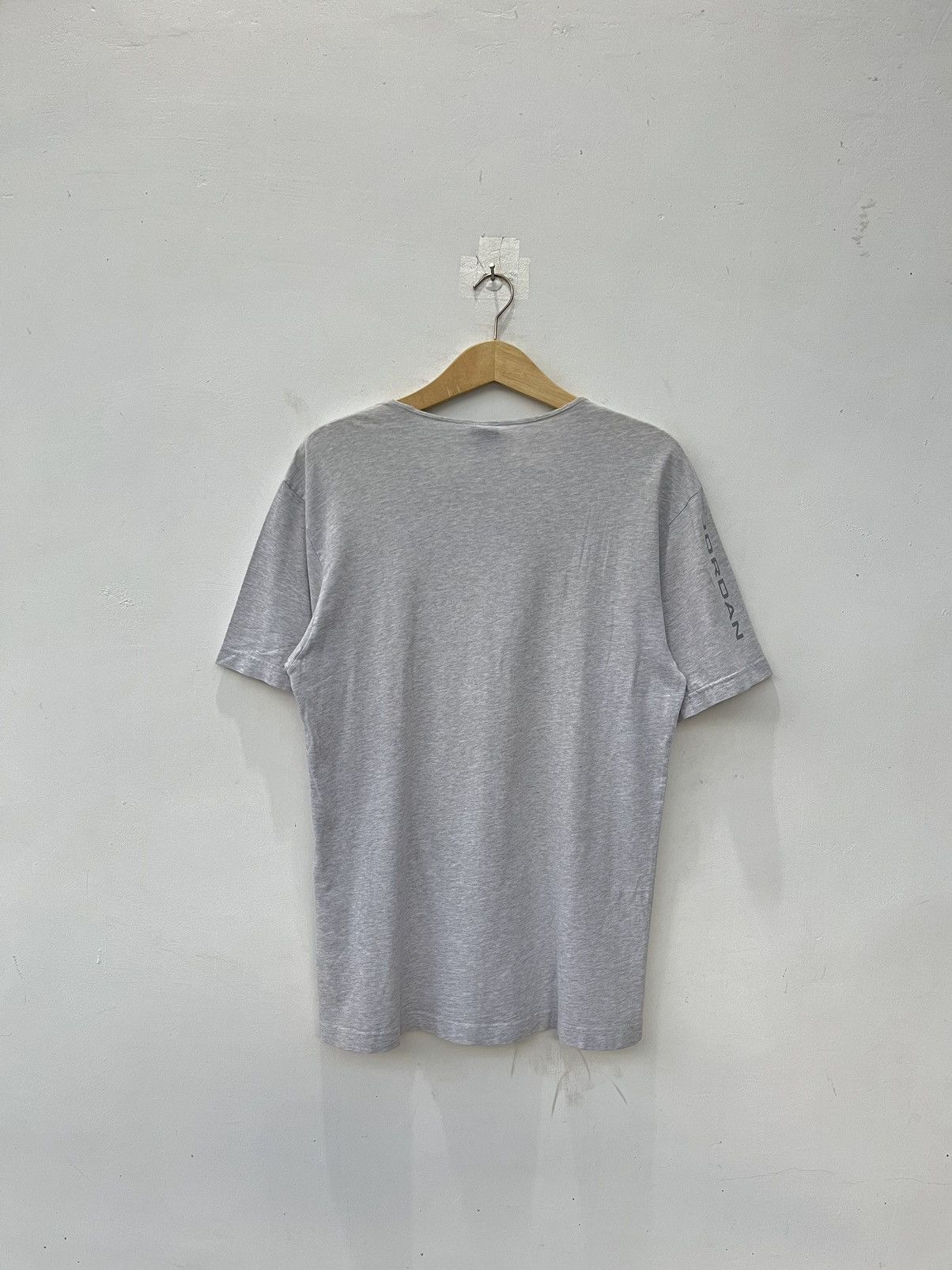 Nike × Vintage 2001 Nike Michael Jordan Center Embroidered Tees Size US M / EU 48-50 / 2 - 7 Thumbnail