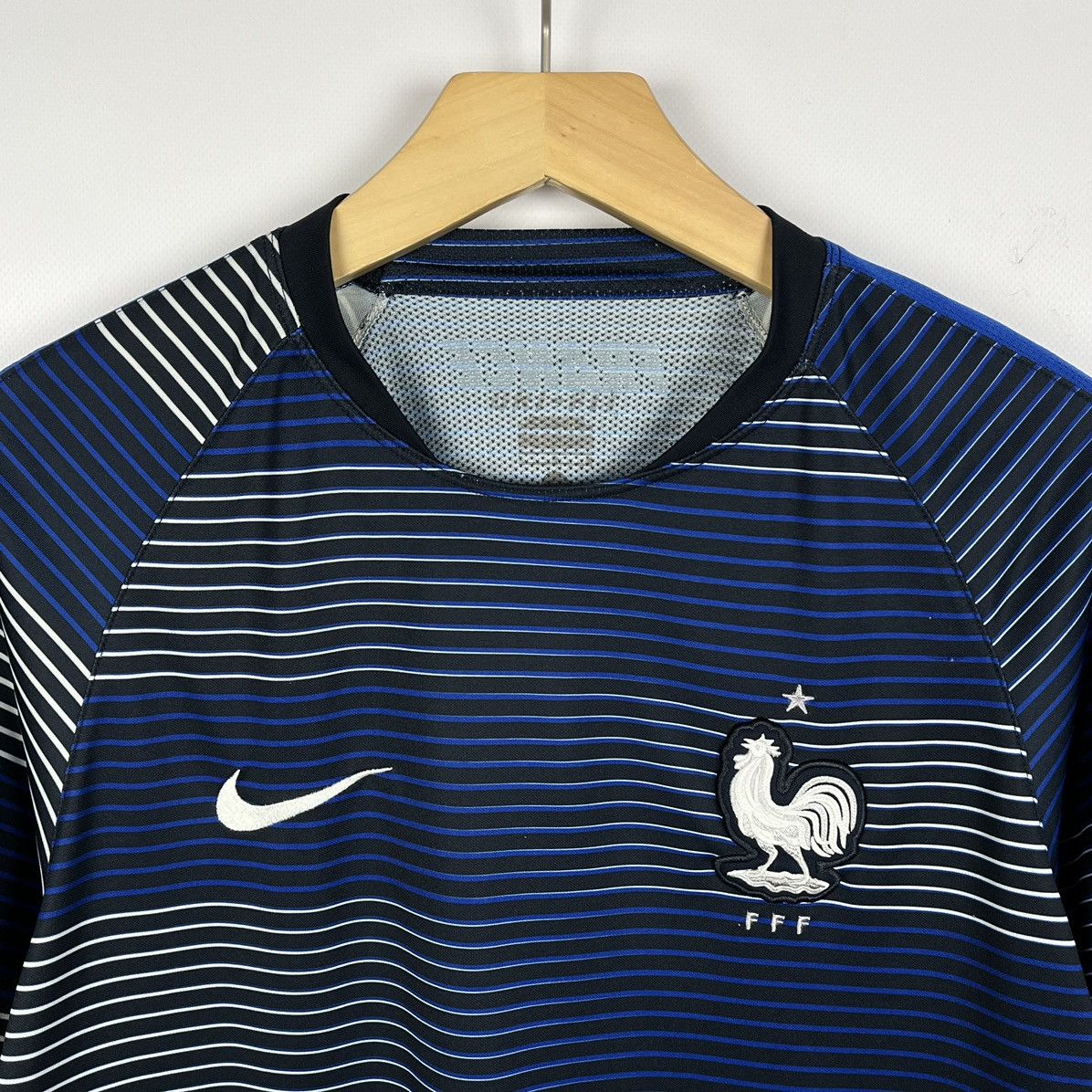 Nike Nike France FFF Soccer Jersey Shirt 2016/2017 Size US M / EU 48-50 / 2 - 2 Thumbnail