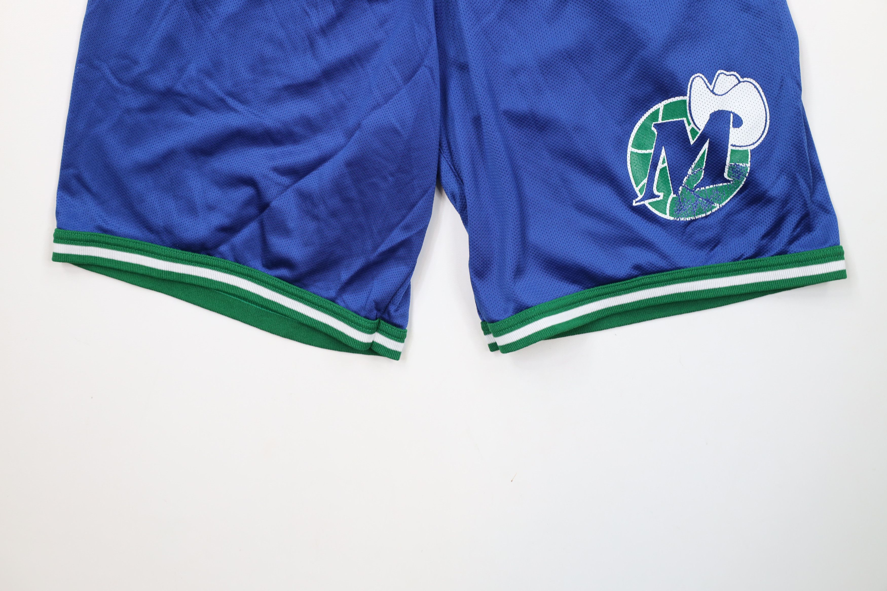 Champion × Vintage Vintage 90s Champion Mavericks Basketball Shorts Blue USA Size US 34 / EU 50 - 4 Thumbnail