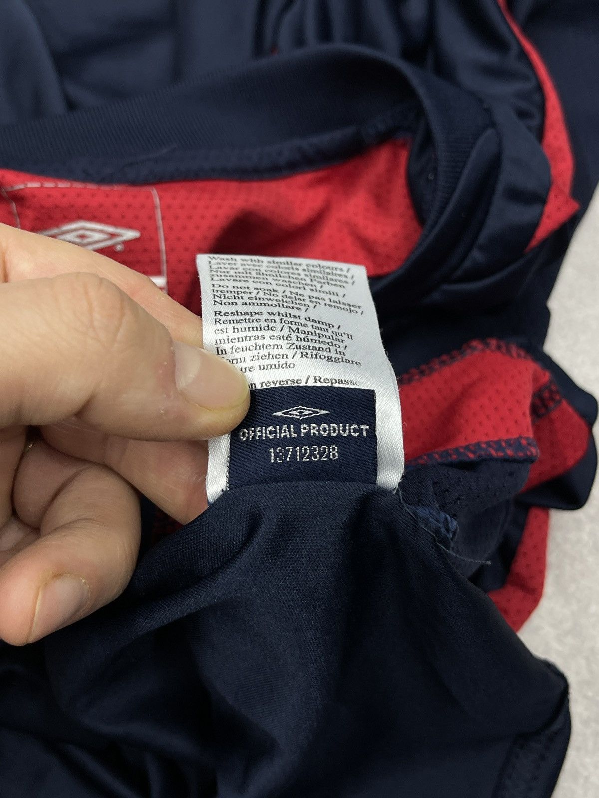 Umbro Vintage Umbro England Soccer Jersey Navy Y2K Football Size US L / EU 52-54 / 3 - 11 Thumbnail