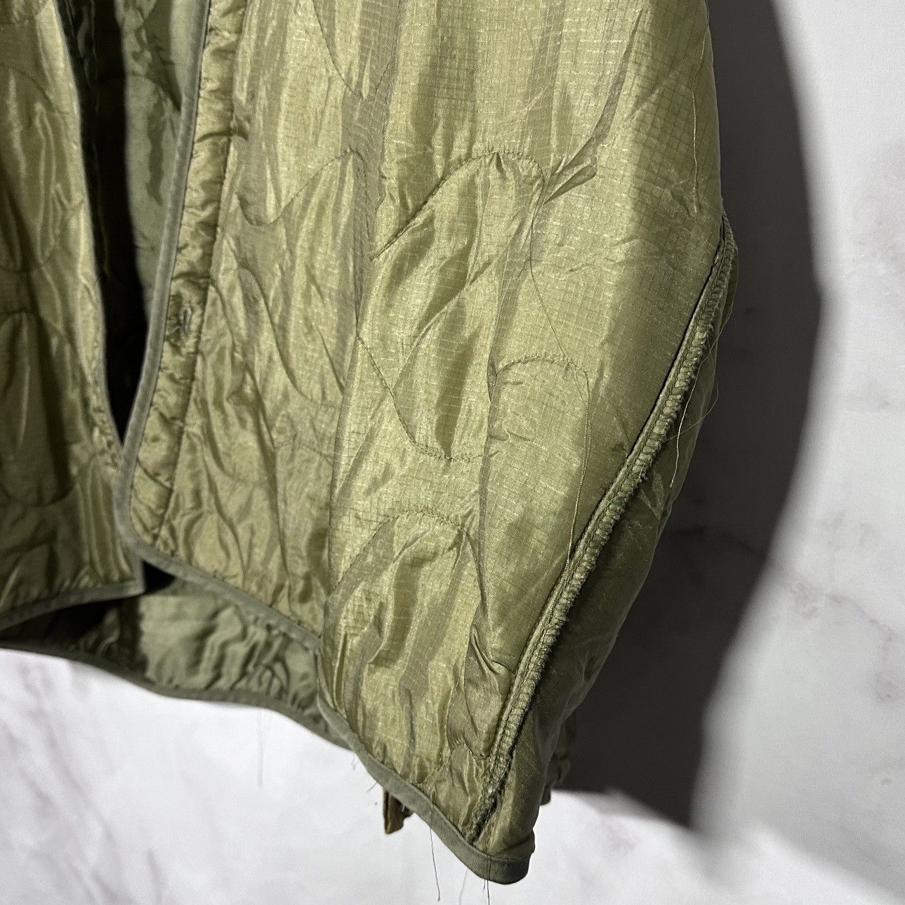 Vintage US Military Quilted Liner Jacket Size US M / EU 48-50 / 2 - 3 Thumbnail