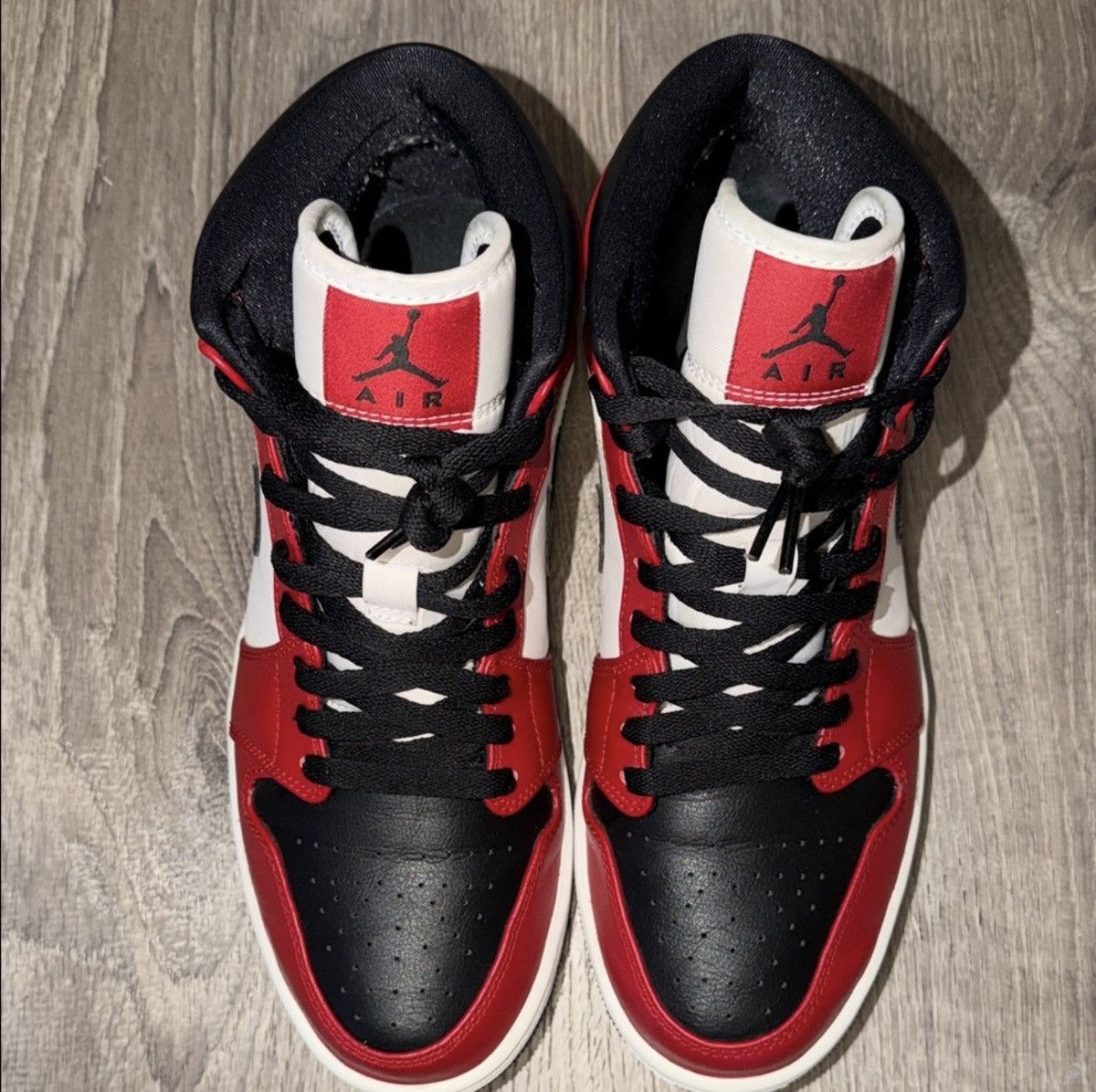 Jordan Brand Air Jordan 1 Mid ‘Chicago Black Toe’ Size US 9.5 / EU 42-43 - 3 Thumbnail