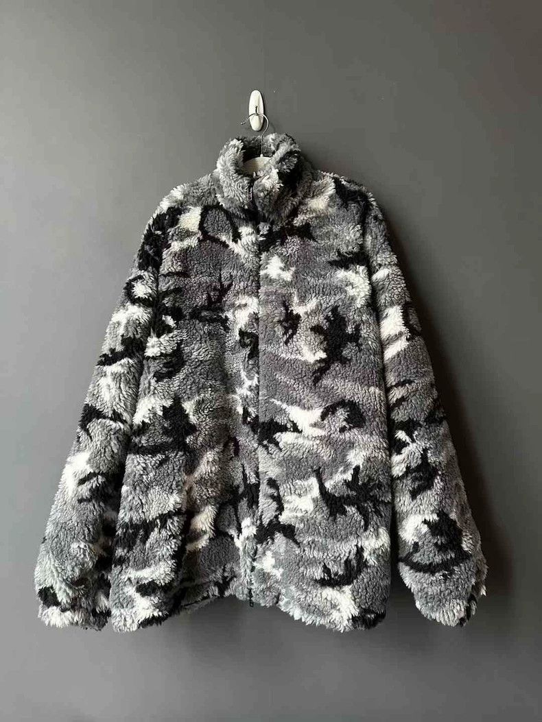 Balenciaga Balenciaga size 48 Grey camouflage teddy coat Size US M / EU 48-50 / 2 - 1 Thumbnail