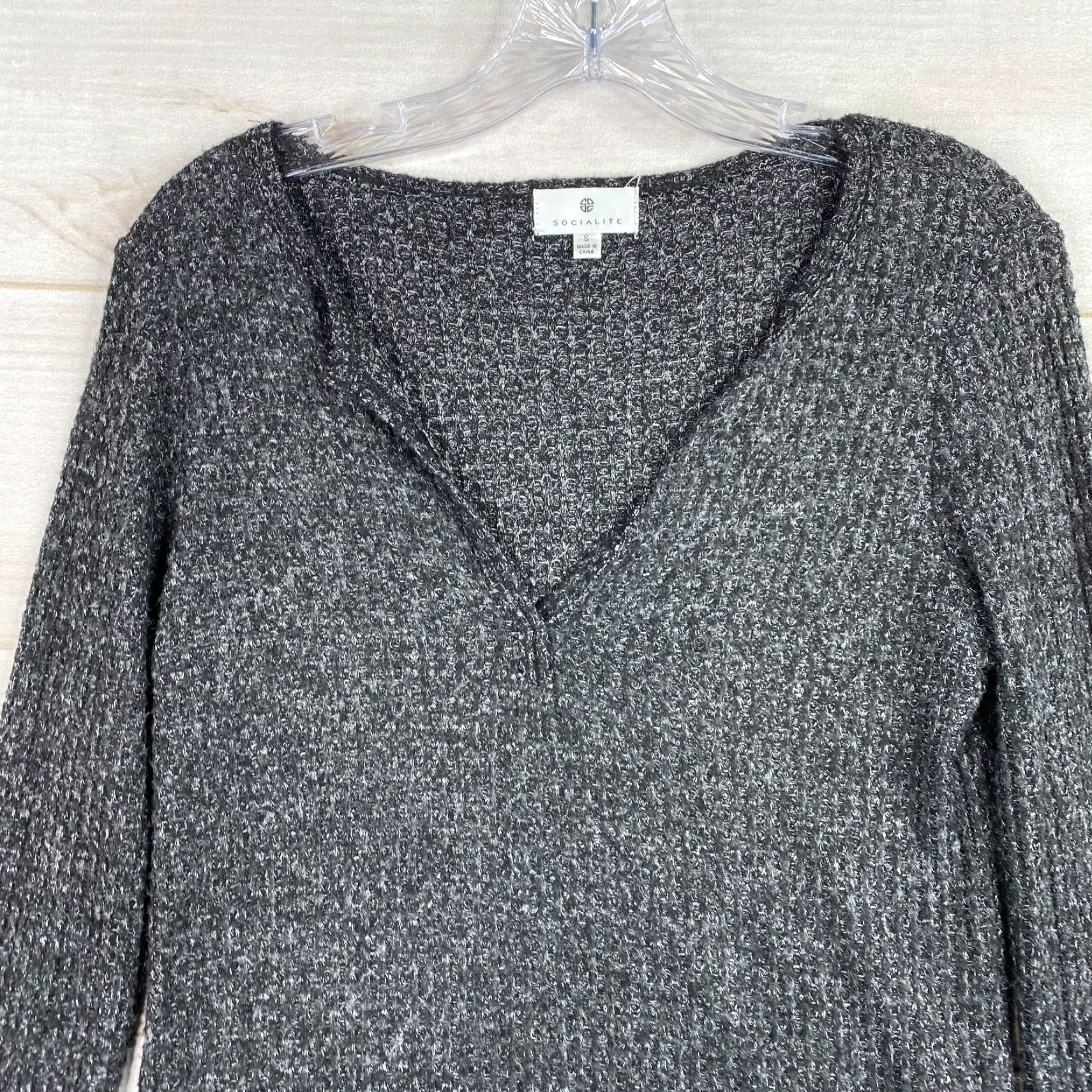 Vintage SOCIALITE Socialite Top Womens S Gray Black Long Sleeve Knit V Neck Stretch Waffle Weave Shirt Adult S Gray Womens Socialite Top Size S / US 4 / IT 40 - 8 Thumbnail