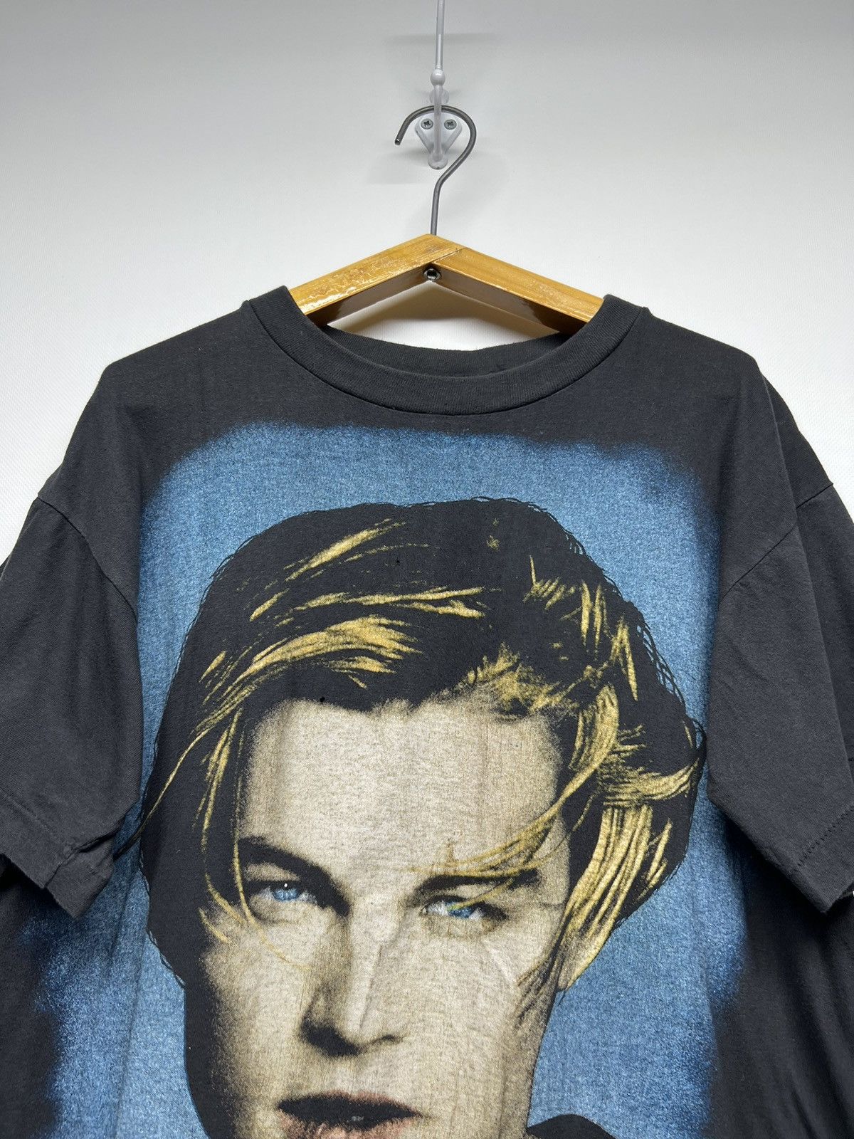Vintage Vintage Y2k Leonardo di Caprio All Over Print T-Shirt 90’s Size US S / EU 44-46 / 1 - 3 Thumbnail