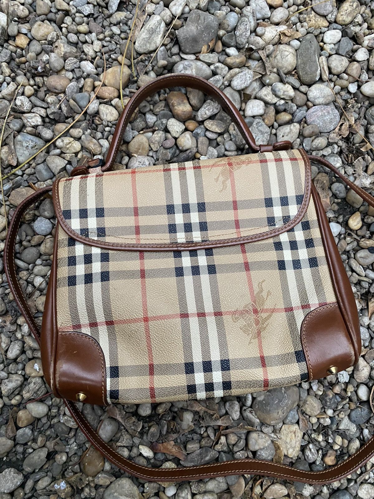 Burberry × Vintage Vintage Burberry’s Nova Check Overprinted Crossbody Bag Size ONE SIZE - 9 Thumbnail