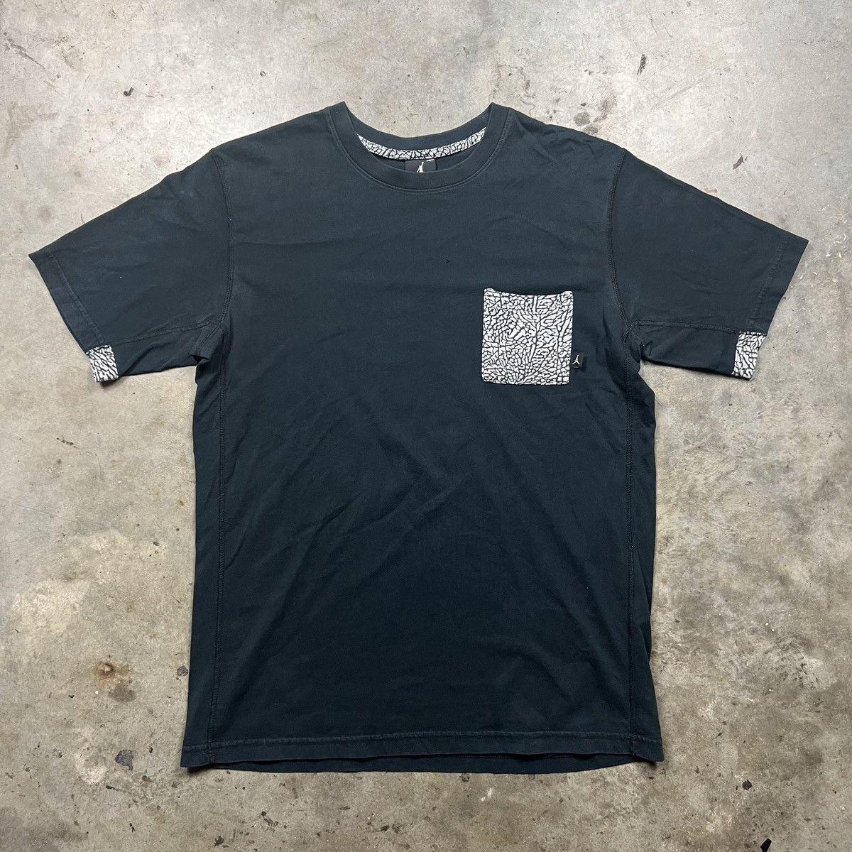 Jordan Brand RARE! Nike Air Jordan Retro 3 Elephant Print Cement T-shirt Size US L / EU 52-54 / 3 - 1 Thumbnail