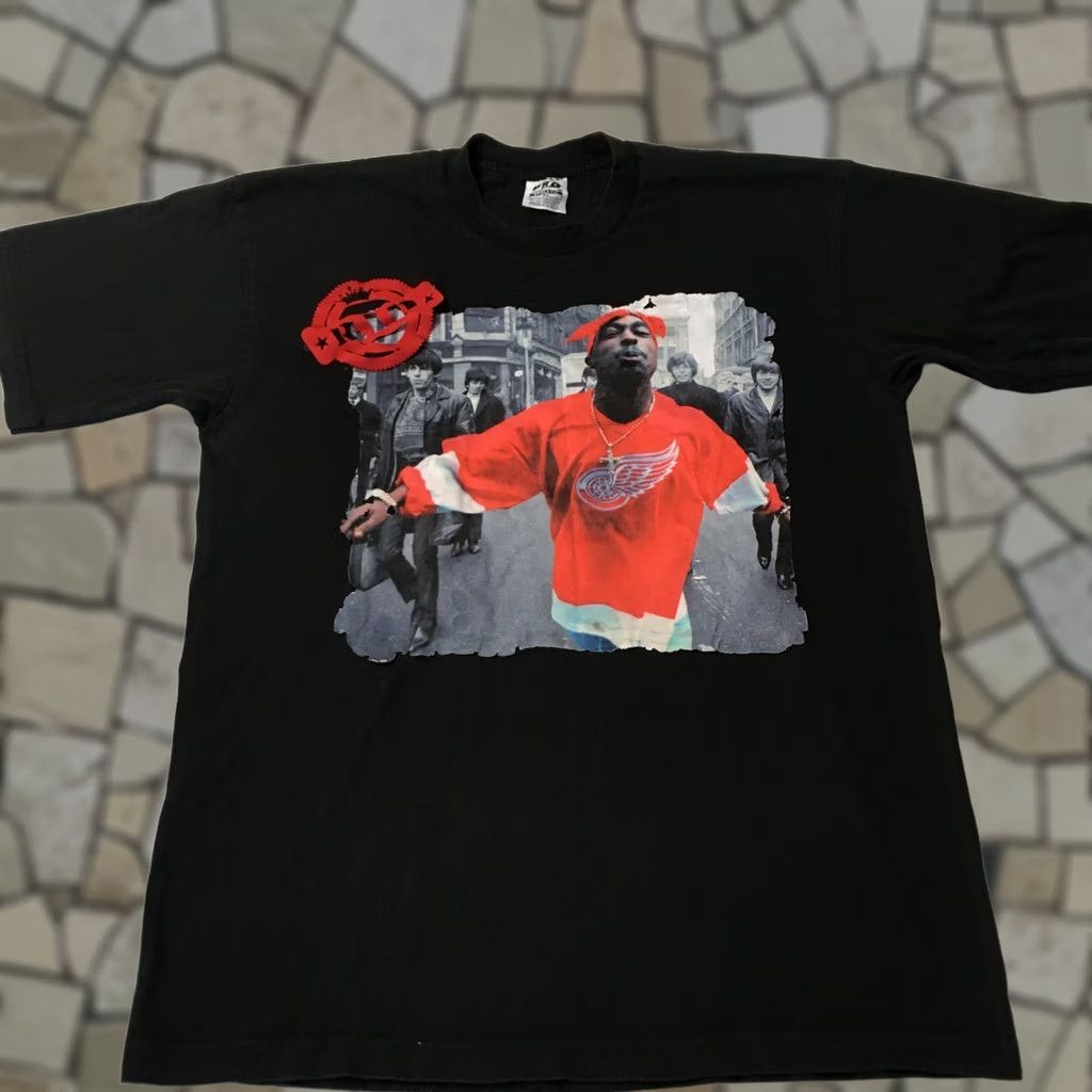 Vintage Tupac shakur 2PAC Rap T Shirt XL Graphic Front Spitting memorial RIP cutout Size US XL / EU 56 / 4 - 1 Thumbnail