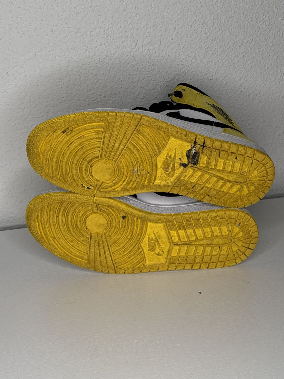 Jordan Brand Jordan 1 Mid Yellow Toe Black Size US 8.5 / EU 41-42 - 3 Thumbnail