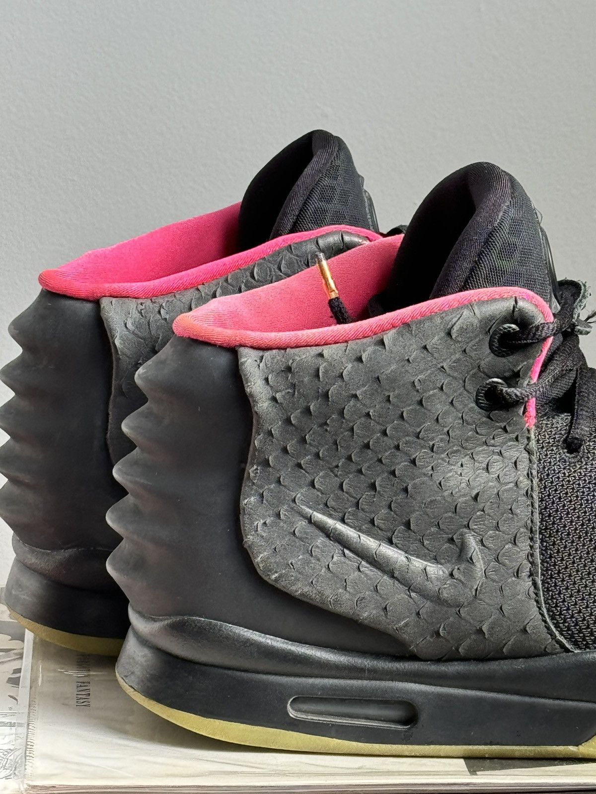 Nike Nike Air Yeezy 2 NRG “Solar Red” Size US 9 / EU 42 - 4 Thumbnail