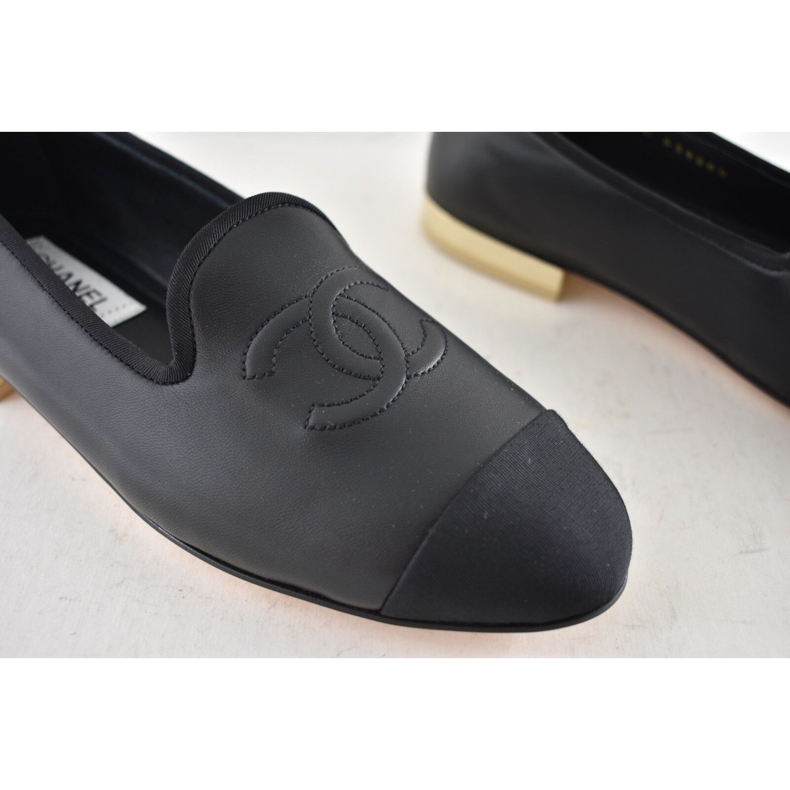 Chanel Chanel 23S Black Lambskin Grosgrain CC Logo Gold Heel Size US 7 / IT 37 - 4 Thumbnail