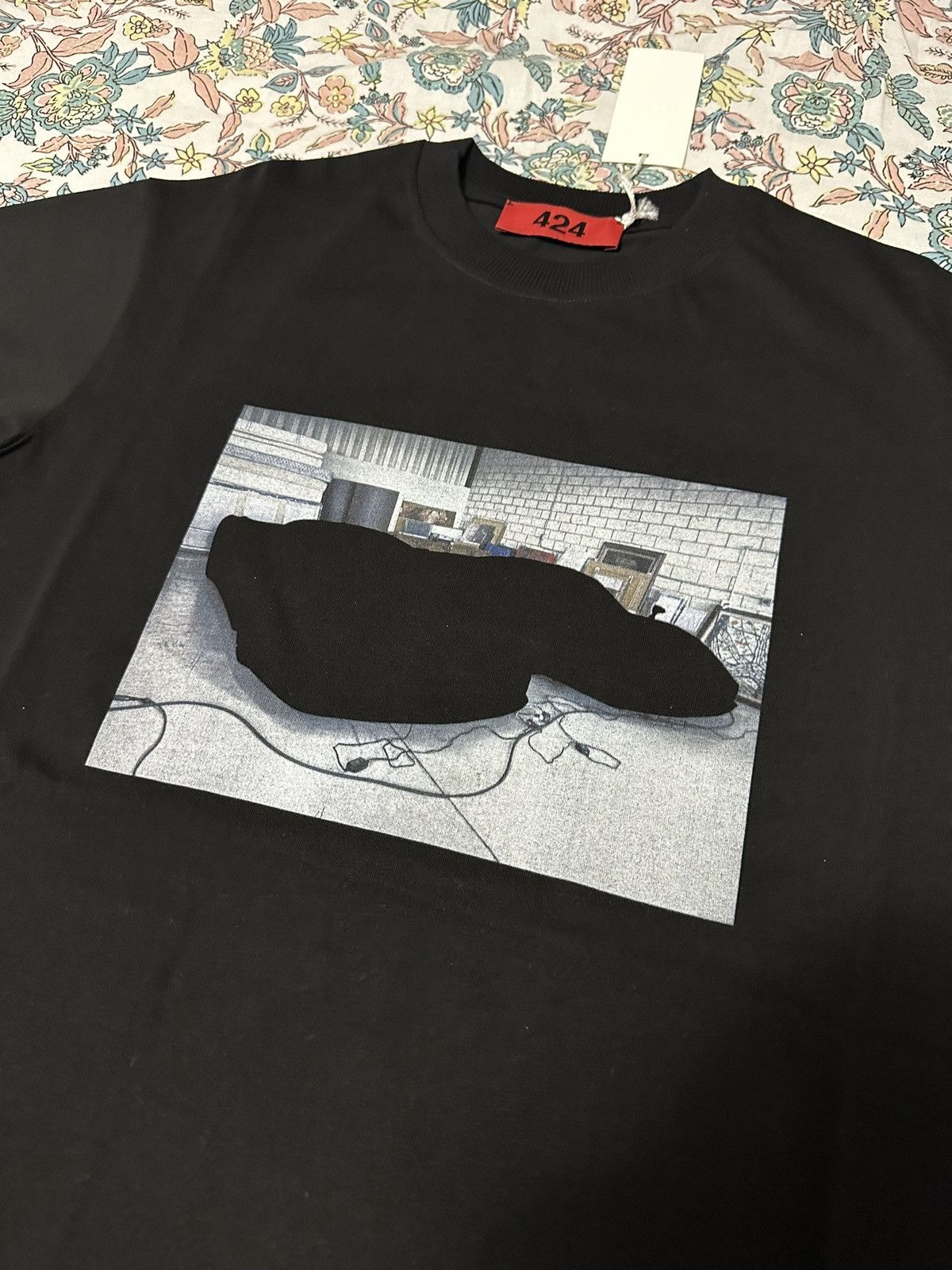 424 424 CARS IN GARAGE TEE Size US S / EU 44-46 / 1 - 3 Thumbnail