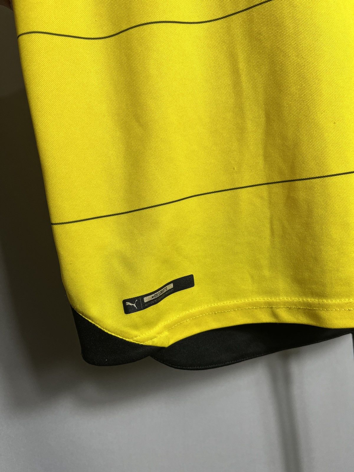 Puma BORUSSIA DORTMUND 2015 2016 HOME FOOTBALL SHIRT JERSEY PUMA Size US S / EU 44-46 / 1 - 7 Thumbnail