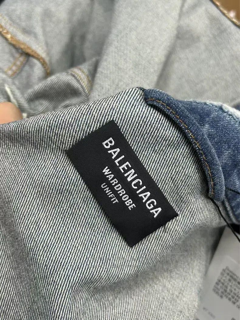 Balenciaga Balenciaga Blue Graffiti Pattern Logo Denim Jacket Size US S / EU 44-46 / 1 - 3 Thumbnail