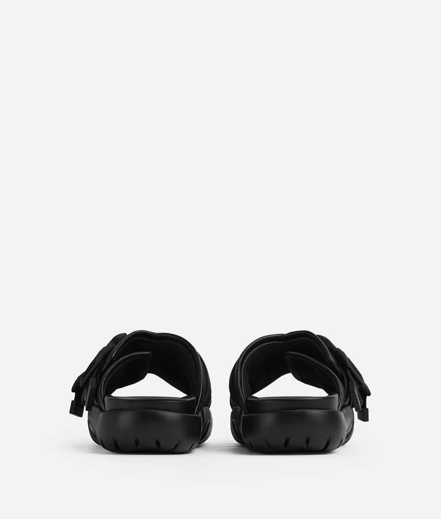 o1bcso1str0425 Snap Slide Sandals in Black