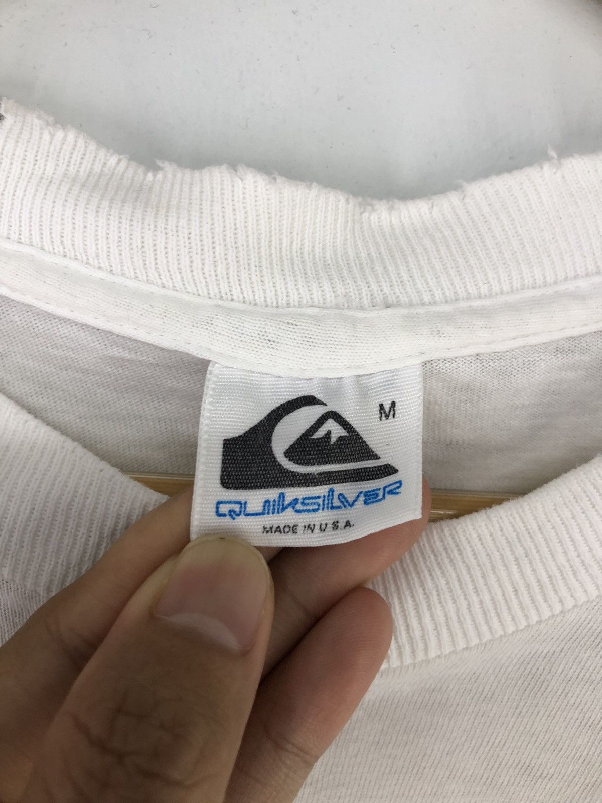 Quiksilver Vintage Quiksilver Center Logo Backhit Distressed Tshirt Size US M / EU 48-50 / 2 - 16 Thumbnail