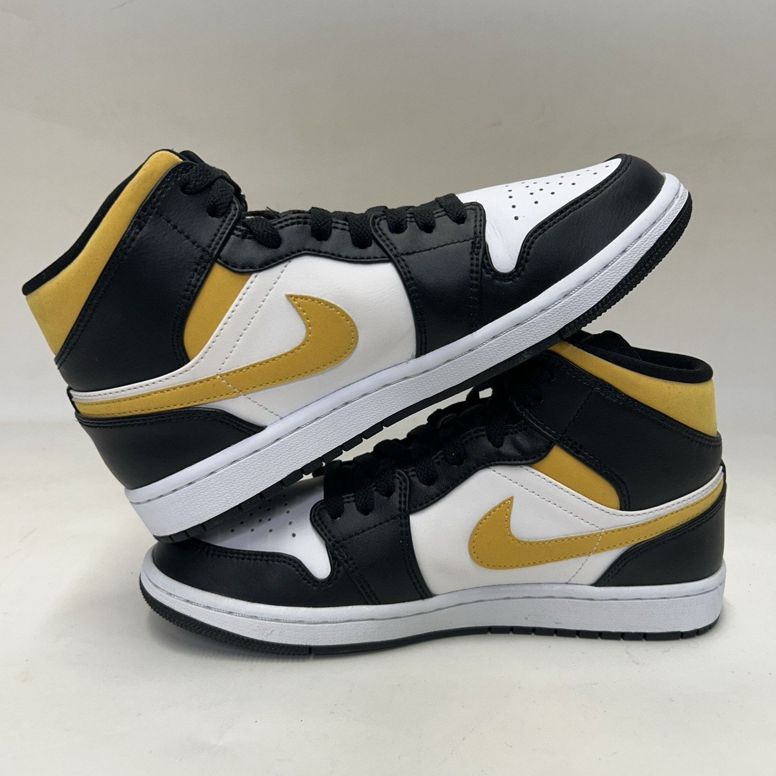 Jordan Brand Nike Jordan 1 Mid Retro “Pollen/Yellow Black” 554724-177 Size US 8 / EU 41 - 3 Thumbnail