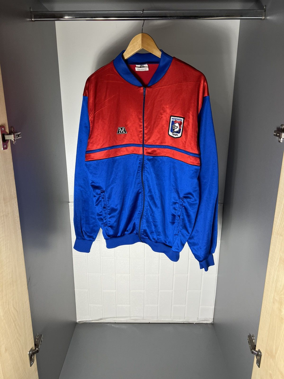 Canterbury of New Zealand VINTAGE NEW CASTLE KNIGHTS NRL AUSTRALIA RUGBY JERSEY 90s Size US M / EU 48-50 / 2 - 5 Thumbnail