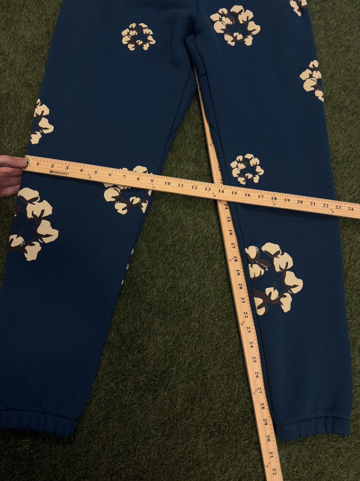 Cactus Plant Flea Market × DENIM TEARS Denim Tears x CPFM Sweatpants Cotton Wreath Size S (NEW) Size US 30 / EU 46 - 11 Thumbnail