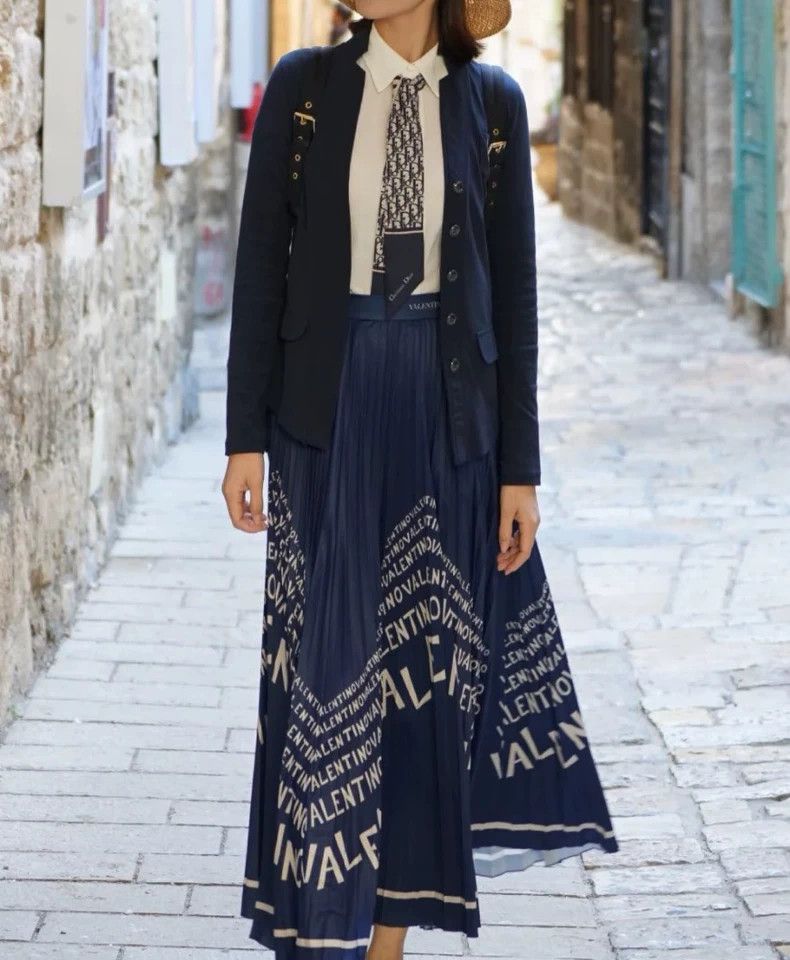 Valentino Valentino Logo print blue pleated skirt Size S / US 4 / IT 40 - 1 Thumbnail