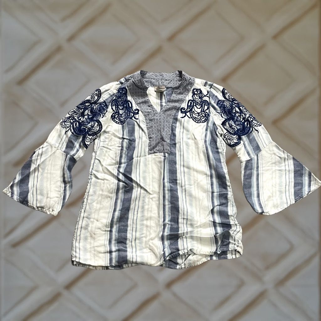 Vintage Chico's Blouse Shirt Womens 2P XS White Blue Striped Embroidered Knit Rayon V-Neck 3/4 Sleeve Patchwork? Size XS / US 0-2 / IT 36-38 - 1 Thumbnail