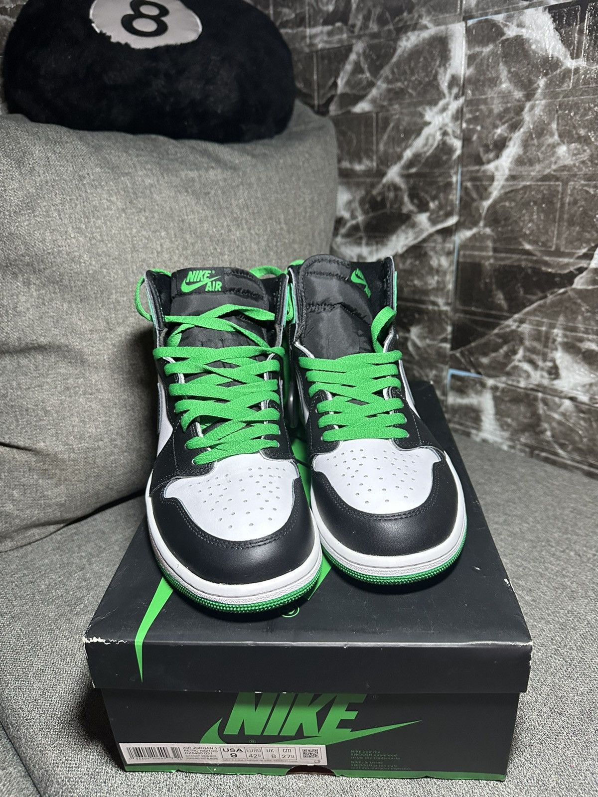 Jordan Brand × Nike Jordan 1 High OG Lucky Green Size US 9 / EU 42 - 3 Thumbnail