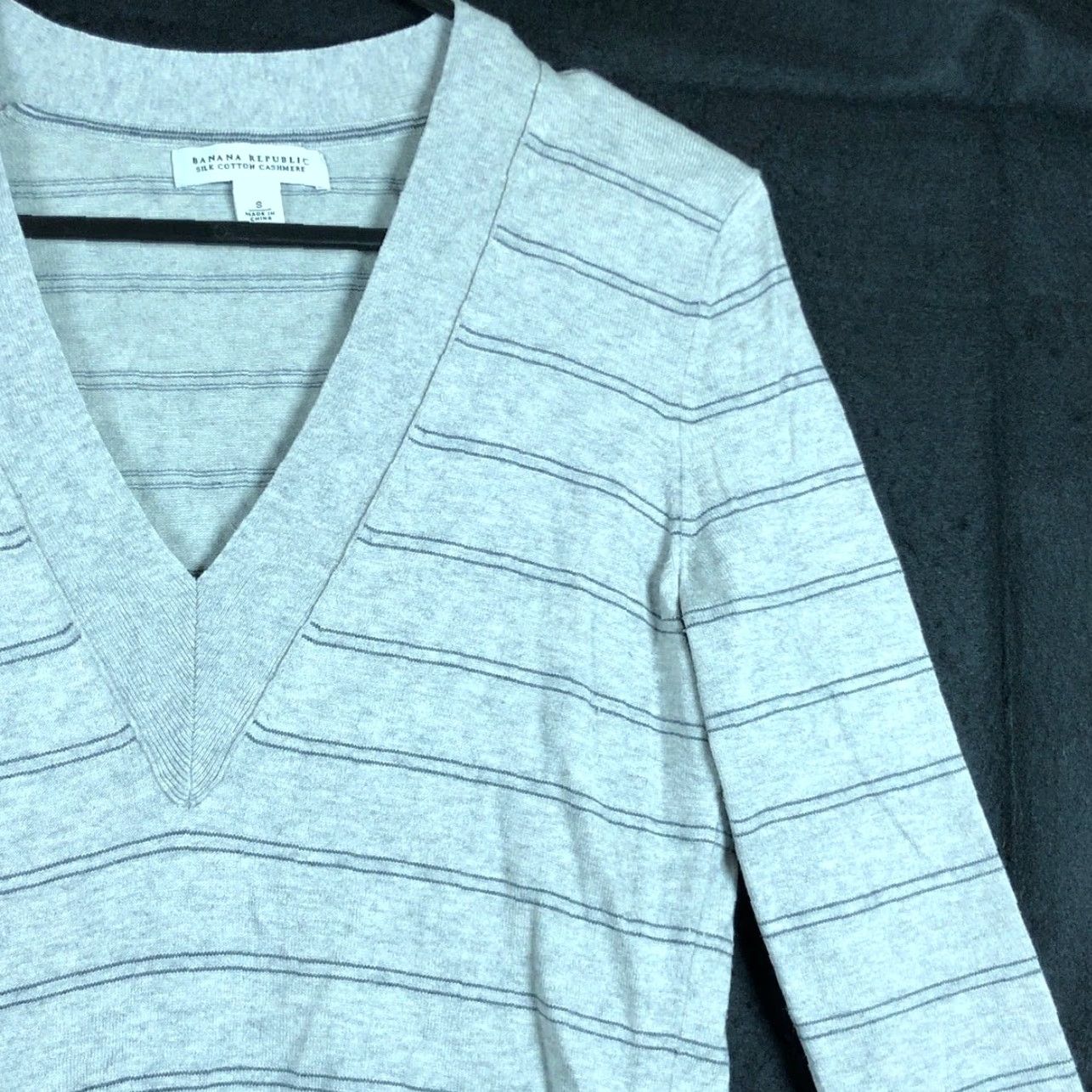 Banana Republic Banana Republic Womens Sweater Gray Pullover V-Neck Silk Cashmere Stretch Small Size S / US 4 / IT 40 - 5 Thumbnail