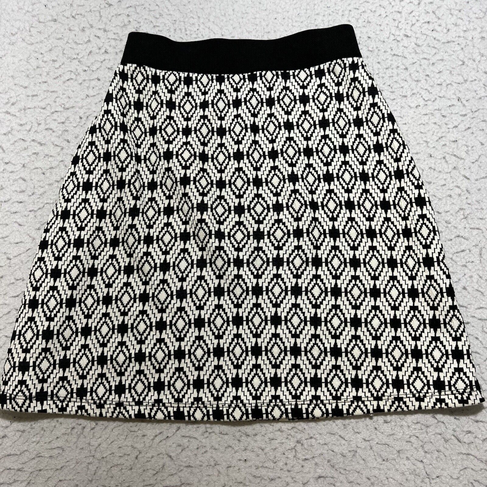 Nordstrom GILLI Kelsey Flared Mini Skirt Black/White Geometric Stretch Size 24" / US 00 / IT 34 - 9 Thumbnail