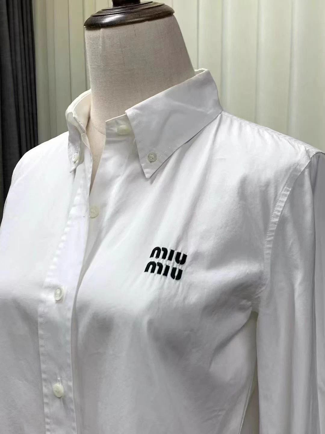 Miu Miu Miu Miu small logo embroidered long sleeve shirt 38 AC892 Size XS / US 0-2 / IT 36-38 - 4 Thumbnail