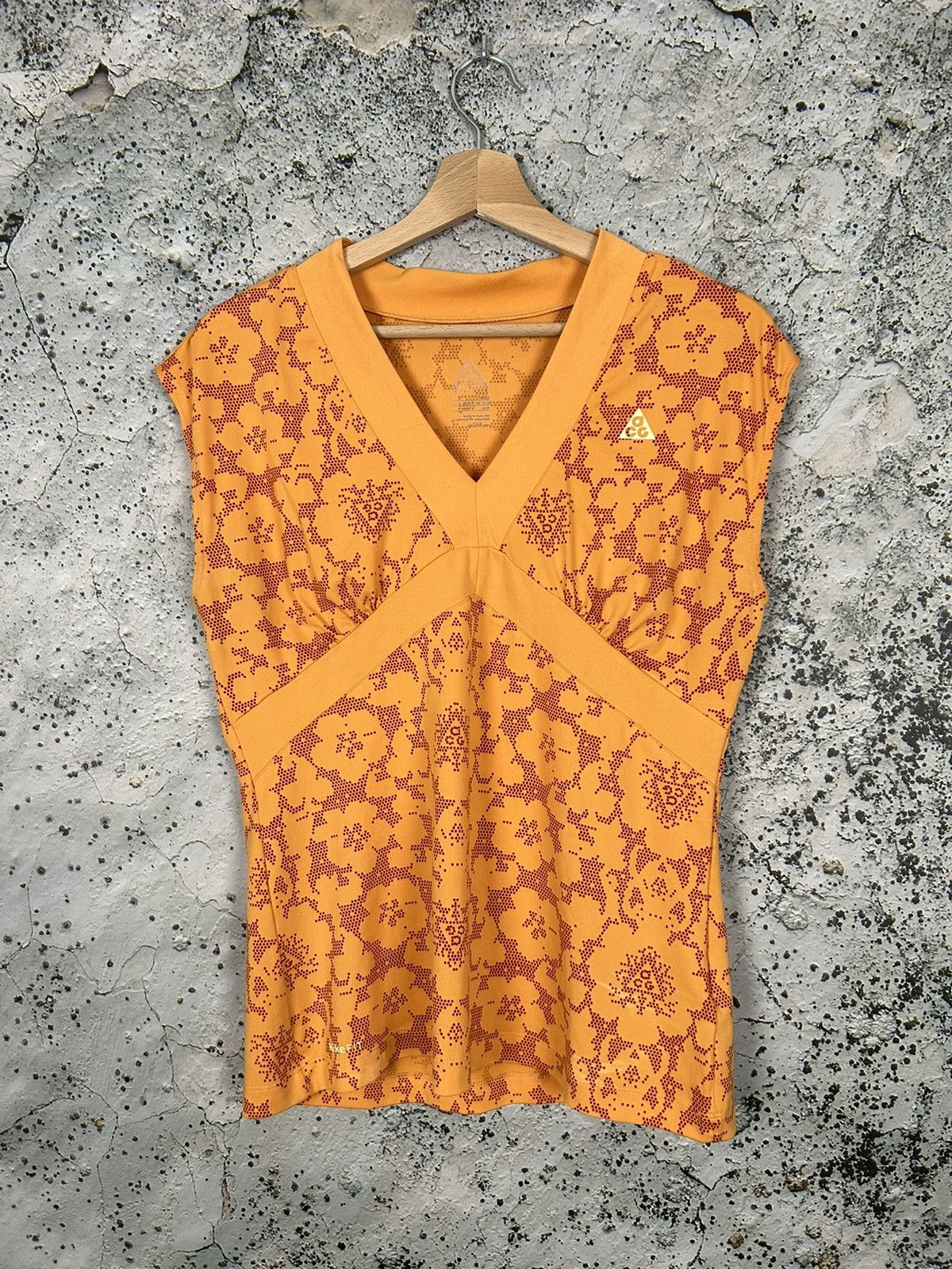 Nike Nike ACG Tank Top Sportswear Streetwear Hiking Outdoor Size M / US 6-8 / IT 42-44 - 1 Thumbnail